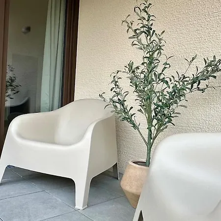 3-Zi-Neubauapartment Moebliert Leonberg