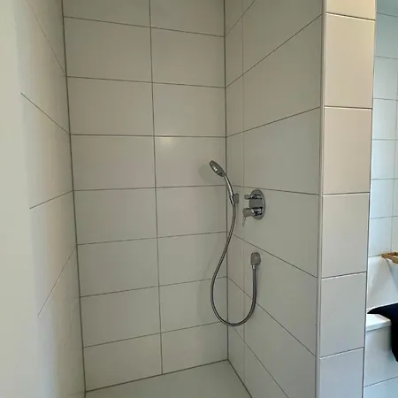 3-Zi-Neubauapartment Moebliert Leonberg