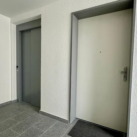 3-Zi-Neubauapartment Moebliert