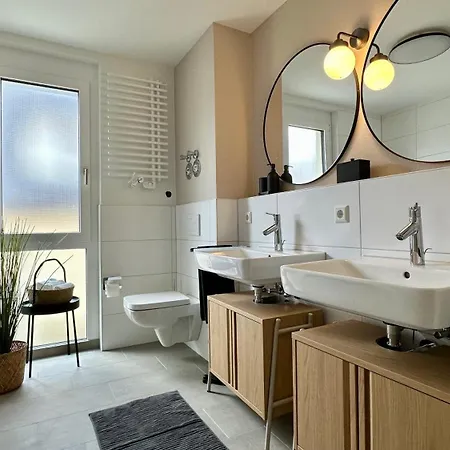 3-Zi-Neubauapartment Moebliert