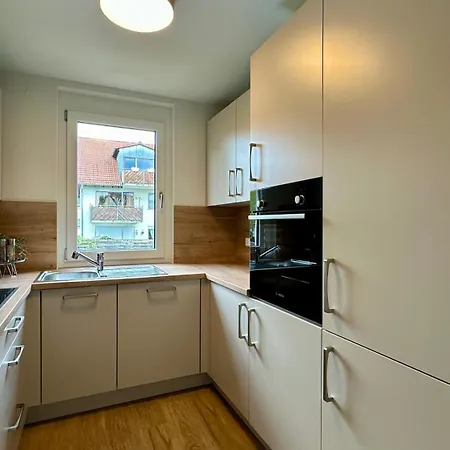 3-Zi-Neubauapartment Moebliert *
